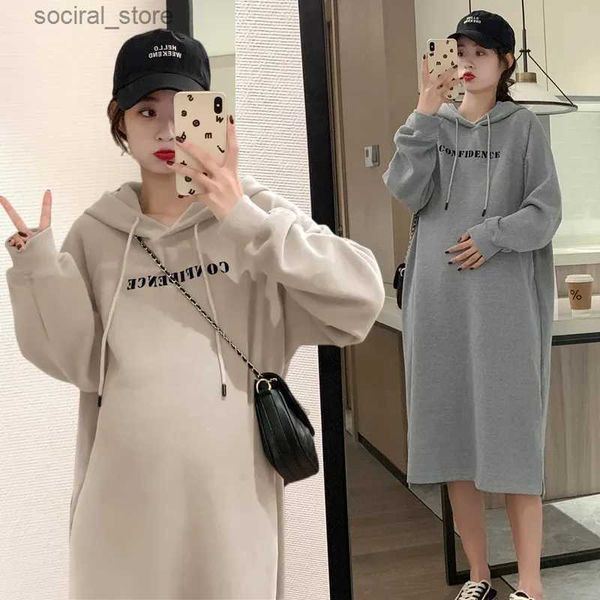 Umstandskleider Koreanischer Stil Herbst und Winter Neues Pulloverkleid für schwangere Frauen Kapuzenpullover Side Split Umstands-Hoodies Lange Sweatshirts L240308