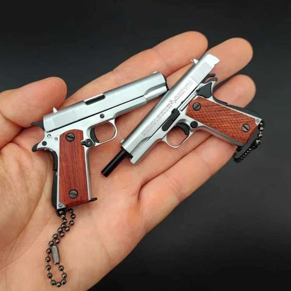 Waffenspielzeug 1/3 Mini Hengst 1911 Modell Waffengriff Massivholzlegierung Schlüsselanhänger Abnehmbare gefälschte Anhänger für Waffensammlung für Erwachsene Geschenk 240307