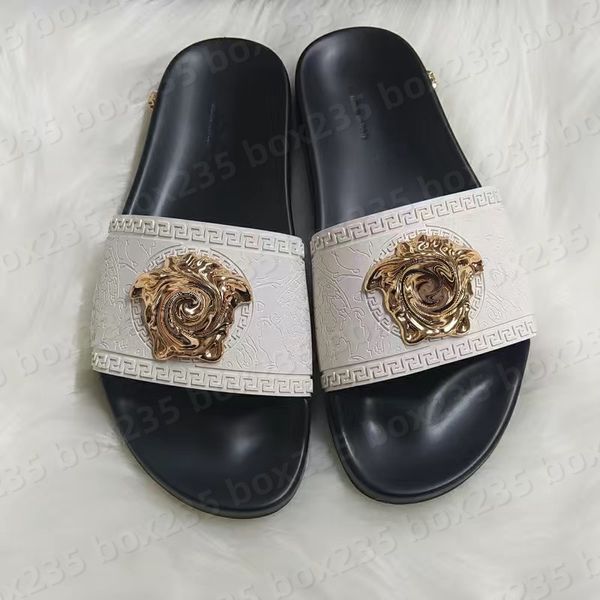 Designer Slides Scarpe per donna Sandali piatti estivi 2024 Nero Oro Bianco Infradito Classico Beauty Head Fibbie in metallo Pantofole da uomo Scarpe di lusso