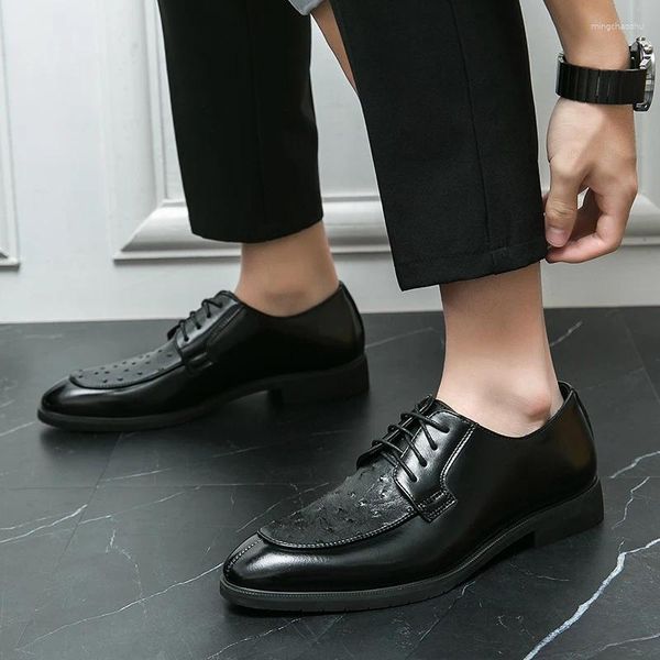 Scarpe casual da uomo Oxford stringate 2024 Autunno Business Trend Moda Outdoor Sneakers Nero Marrone Traspirante