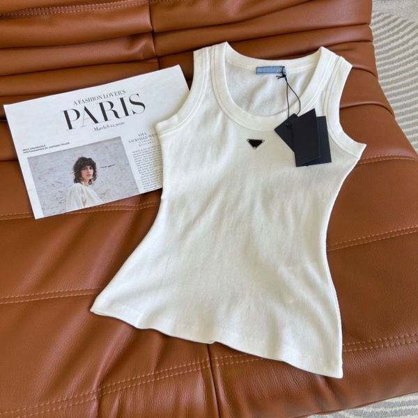 Tasarımcı Üçgen Yelek Lüks Tasarımcı Kadın T-Shirt Yaz Kadın Bluz Kesim Kesim İşlemeli Seksi Straplez Siyah Yelek Gündelik kolsuz sırtsız