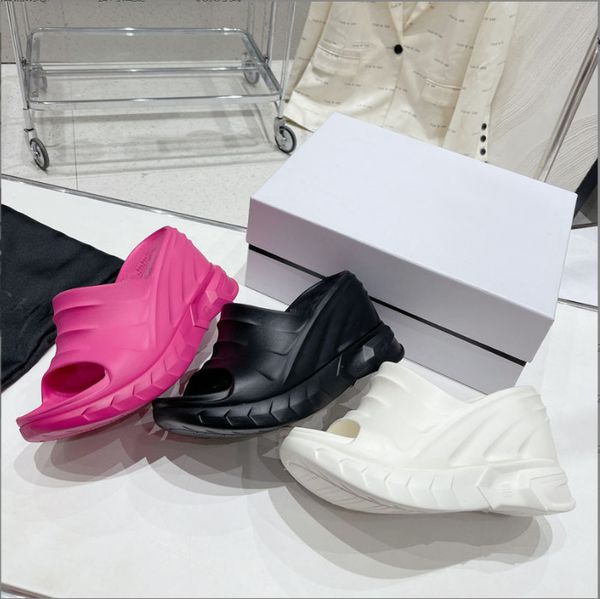 Frauen-Keil-Sandalen in Gummi-Hausschuhen mit dickem Boden, Pool-Slide, schwarze Plateau-Sandale, Sommer-Strand, klobige Wedgies, modische Freizeitschuhe