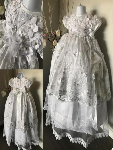 Custom Made Lace Bordado Vestidos de Batizado Para Bebês 3D Apliques Florais Criança Vestidos de Batismo Crianças Frisadas Primeira Comunicação1483837