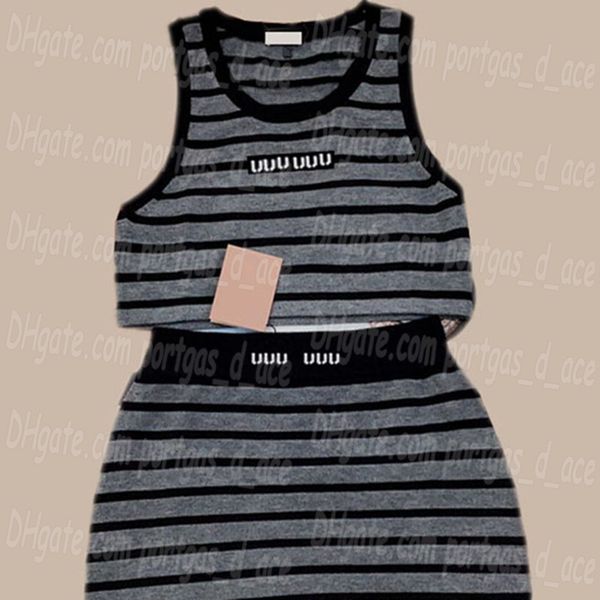 Set di gonne da donna eleganti con gonna a righe e lettere, set di canotte grigie lavorate a maglia, set di gonne femminili eleganti di marca di marca