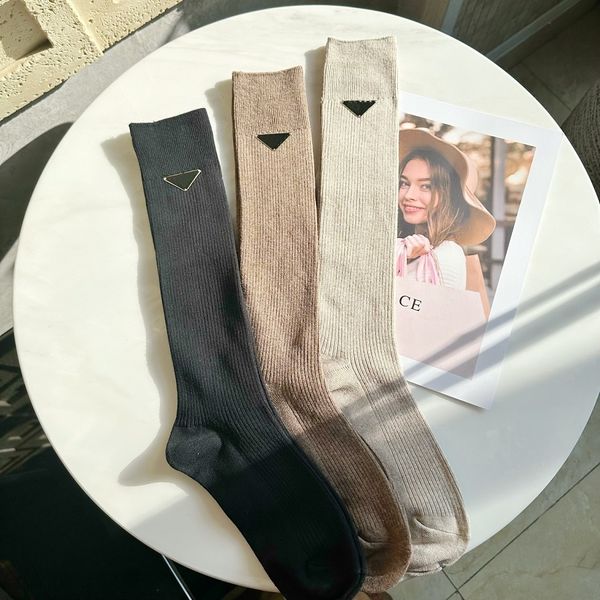 Meias femininas tendências da primavera Casual Estilo Preppy Knee Socks High Cottom Cotton Color Solid Socks Long Socks