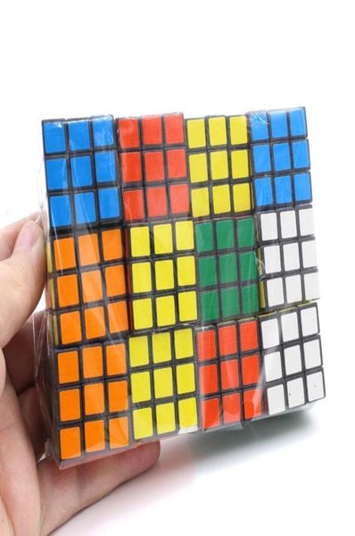 Mini puzzle da 3 cm Cubi magici Giocattoli di intelligenza Gioco di puzzle Giocattoli educativi Regali per bambini 55 Y21883943