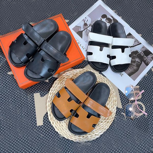 Scivoli casual di lusso di design Sandali piatti comodi da spiaggia Pantofole in pelle di vitello scamosciata naturale Marrone Nero Adatto per le vacanze Uomo Donna