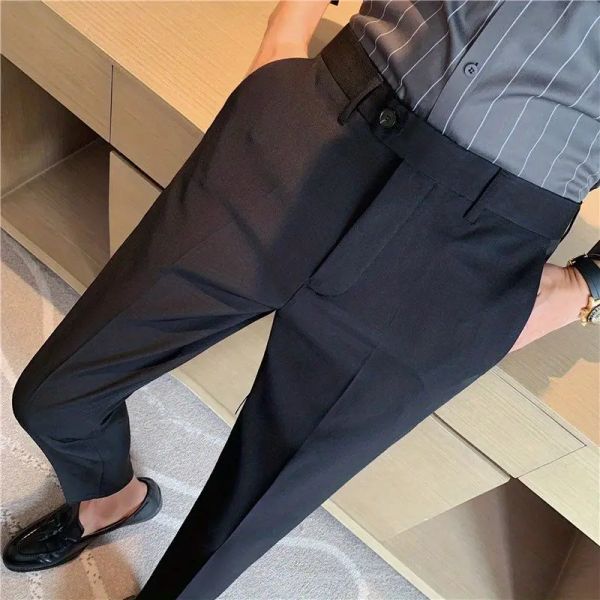 Calça calça masculina 2023 Novo sentido avançado de peitos magros de nove minutos calças de seda de seda de verão calças finas de terno casual