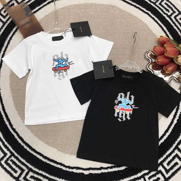 Markenkind-T-Shirt Skateboard-Musterdruck-Baby-T-Shirt Größe 100-150 CM Designer-Babykleidung Sommer Jungen Mädchen Kurzarm-T-Shirts 24. März