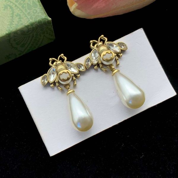 14-Karat Gold, Designerohrringe, Doppelbuchstaben.Bienen.Pearl -Anhänger Ohrringe, Damenschmuck, hohe Qualität, Messingmaterial, Party, Hochzeit, Weihnachten