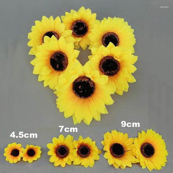 Fiori decorativi 30 pezzi 4.5 cm 7 cm 9 cm Mini testa di margherita artificiale fiore di girasole di seta corona fai da te confezione regalo Scrapbooking giallo