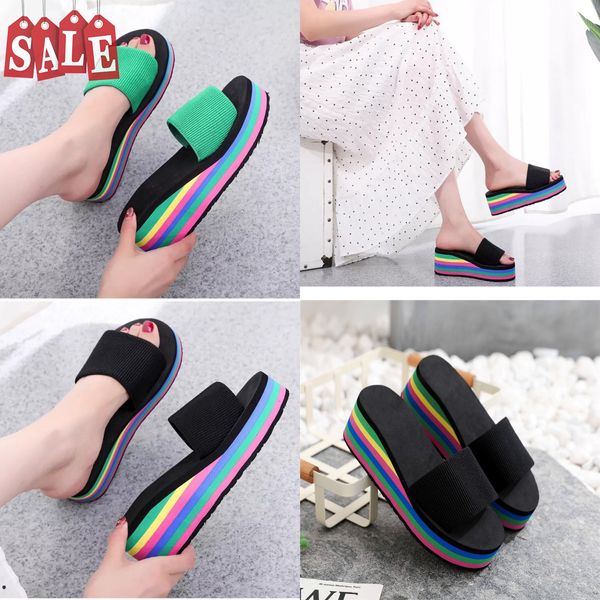 Start Designer-Hausschuhe Frauen Sommerabsatz Mehrfarbige Sandalen Qualität Modeschuhe gedruckte wasserdichte Plattform-Slipper Strand Mode-Slipper Gai