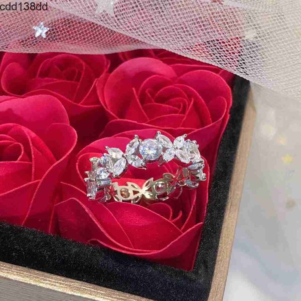 Band Rings Luxury Band Rings Victoria Marka Tasarımcısı Top S925 STERLING Gümüş Tam Kristal Çiçek Tılsım Alyans Gelinler Nişan Partisi Hediye Kadın Mücevher W