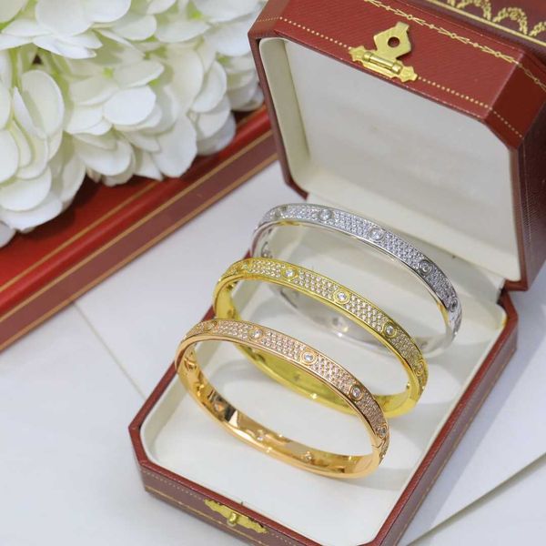 Bracciale rigido europeo e americano più venduto con diamanti rotondi con set completo di zirconi, braccialetto rotondo da donna con temperamento di lusso, piccolo 240308