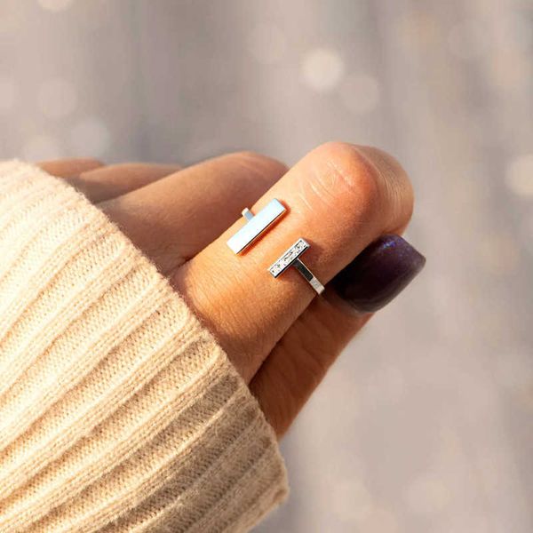 Anello a doppia T della famiglia T con design in zirconi micro set Regalo unico per anello aperto con vento fresco di Instagram