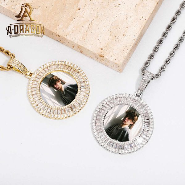 Pendenti con memoria fotografica con medaglione ghiacciato Hip Hop con diamanti Moissanite taglio baguette in argento sterling Sier