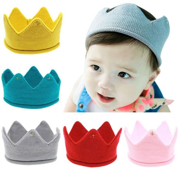 Baby Knit Crown Tiara Bambini Infantile Fascia per capelli all'uncinetto cappello festa di compleanno Oggetti di scena Pografia Beanie Bonnet ST5435420468
