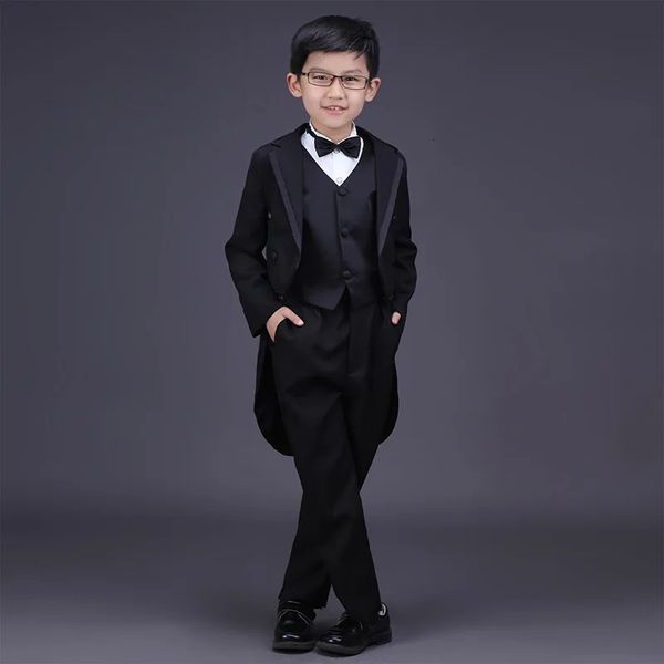 Smoking stile inglese Abiti per ragazzi Set di vestiti per bambini Blazer da sposa formale Cappotto a coda di rondine Abbigliamento per bambini Papillon per feste 5 pezzi / set 240304