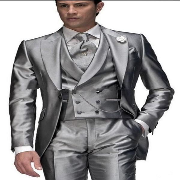 Nuovo stile One Button Smoking dello sposo grigio argento Picco risvolto Groomsmen Uomo Uomo Abiti da sposa Giacca Pantaloni Gilet Cravatta 42022913