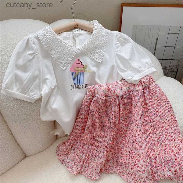 T-Shirts Yaz Kız Giyim Setleri Kore tarzı sevimli içi boş dantel yaka üst +çiçek etek moda bebek çocuk kıyafetleri çocuk kıyafetleri takım elbise l240311