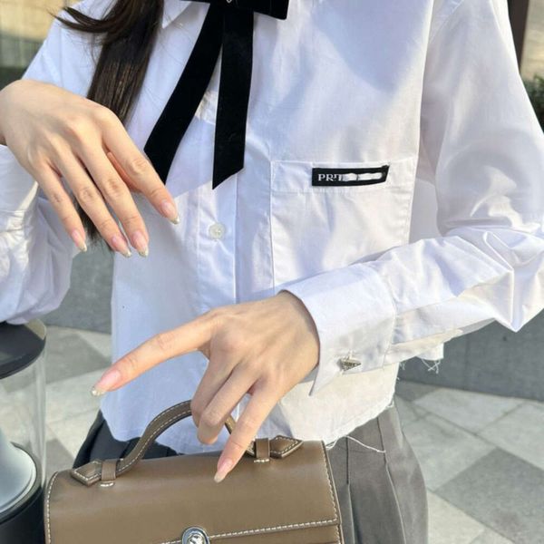 Camisa feminina designer camisas das mulheres cor sólida arco etiqueta de couro camisa estilo faculdade camisas de manga longa lapela cardigan casaco topos