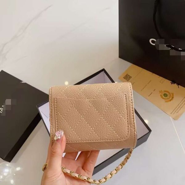 Shop Factory WholeSalethin Wallet Womens Squisite Card Borse pieghevole Short Fragrance Short Internet Celebrity Driver Licent Protective Cover di protezione