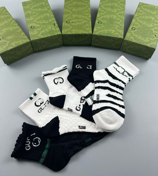 24ss Großhandel Socken Herren Designer Damensocken 100 % reine Baumwolle Sportsocken Mode Amikaki Herren- und Damensocken Baumwolle