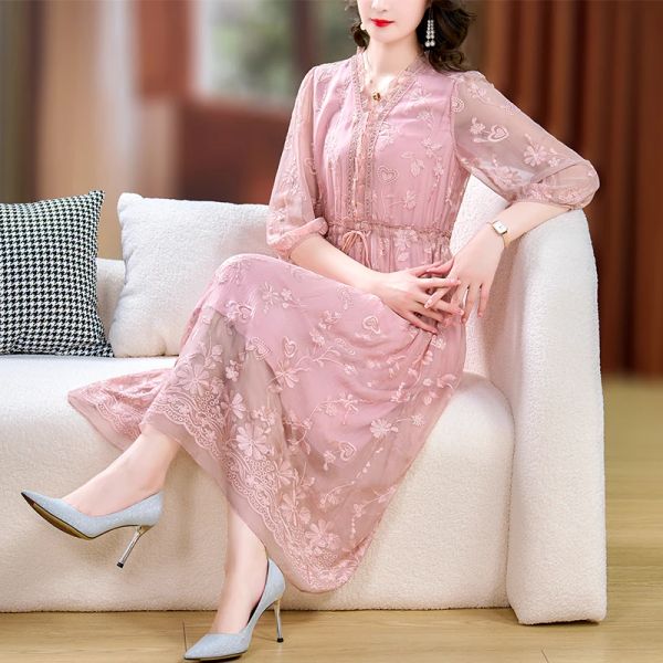 Vestido zuo man ru 2023 primavera e verão novo vestido bordado de seda com decote em v estilo elegante comprimento médio seda rosa grande vestido