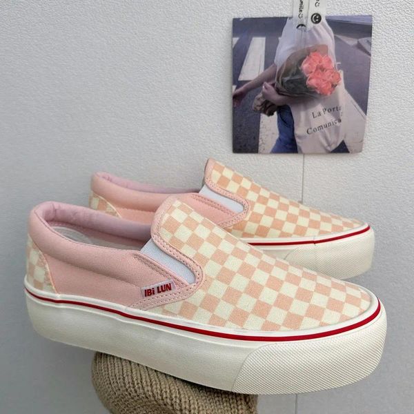 519 Leinwandschuhe Frauen Dicker alleineres lässiges rosa kariertes Muster weiblicher schwarzer weißer Sneaker -Schlupf auf Mädchenstudenten 89 627 28553 33067 93841