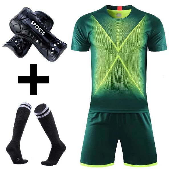 Conjunto de camisas e shorts de futebol para homens e crianças, uniformes de futebol personalizados, conjuntos de roupas para meninos e meninas com meias e caneleiras 240306