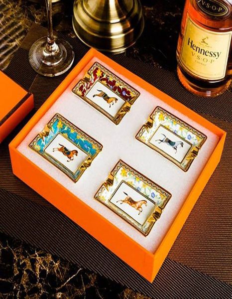 Luxurys Vassoio di cenere Portatile in ceramica Grande posacenere per sigari Accessori dorati Casa Fumatore Tasca per sigarette Vassoio per ufficio Decorazione della tavola9736534