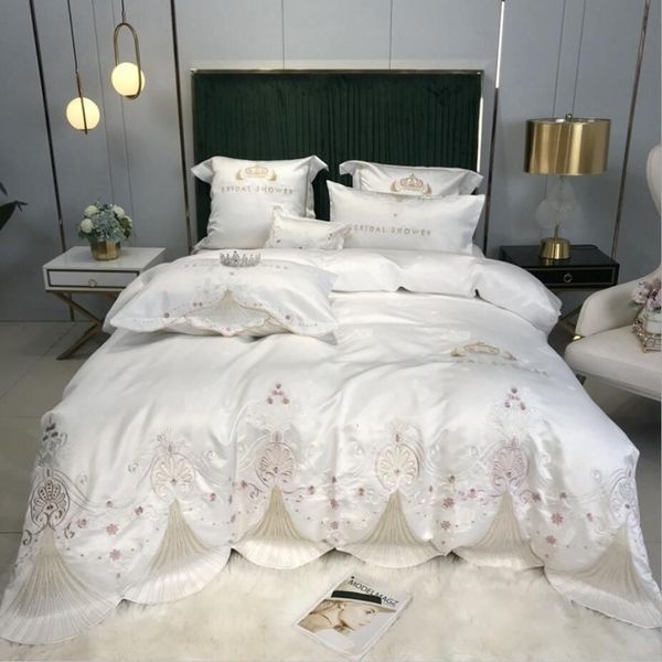 Set di biancheria da letto jacquard europeo di lusso 4 pezzi Copriletto ricamato bianco Copripiumino trapuntato principessa in cotone satinato setoso Lenzuolo pillowc265q