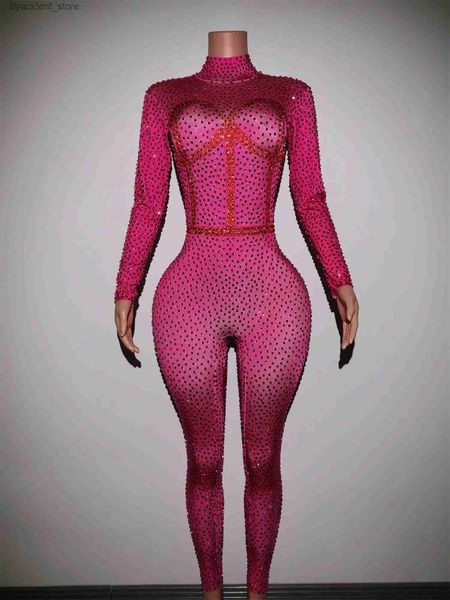 Urban Sexy Dresses Sparkly Pink Crystals Jumpsuit Damen Sexy Leggings kommen Nachtclub Dance Stage Wear Sängerin Stretch Outfit Fenyekong L240309