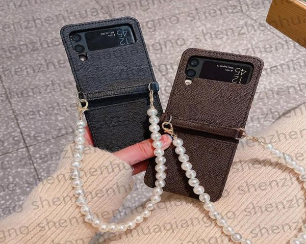 Casos de telefone celular para Samsung Galaxy Z Flip 3 Designer de moda capa de couro luxo pérola corrente pulseira flor marrom mulheres para sa7315785