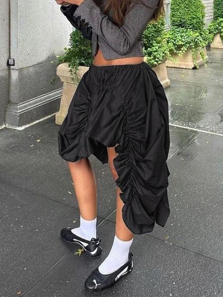 Saias Taruxy dobras mini saia preta para mulheres cintura alta moda assimétrica solta feminina 2024 mulher de rua
