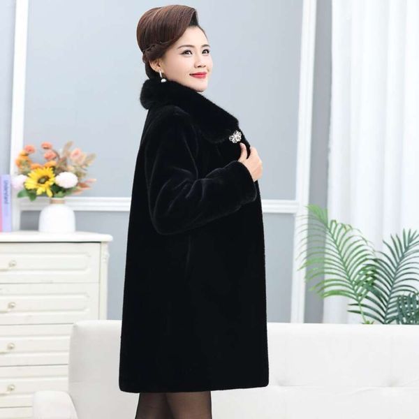 Visone da donna, imitazione pelliccia ispessita Haining, abbigliamento invernale per madri di mezza età e anziane, cappotto in pelle di media lunghezza 790935