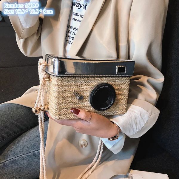 Großhandel Ladies -Umhängetaschen 2 Farben kleine frische Persönlichkeit Kamera -Box -Tasche Sommer Stroh Fashion Strand Handtasche Street Mode gewebt