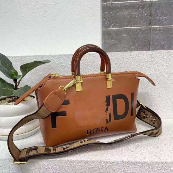 Acquista Borsa a mano con sconto del 90% Borsa piccola stampata con nastro portatile New F Family Boston per moda femminile versatile ✔ spedizione gratuita ✔ resi gratuiti su prodotti idonei