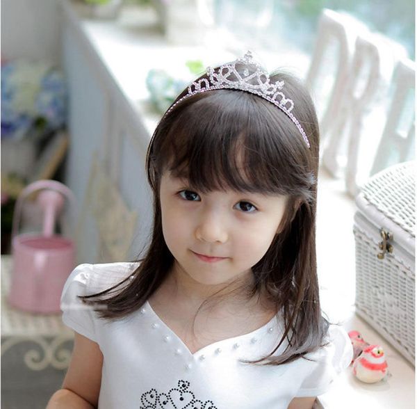 2020 Fashion Whole Chic Glitter Strass Prinzessin Krone Stirnband Tiara Sticks Schöne Herzförmige Kind Kind Mädchen Haar Ac1042955