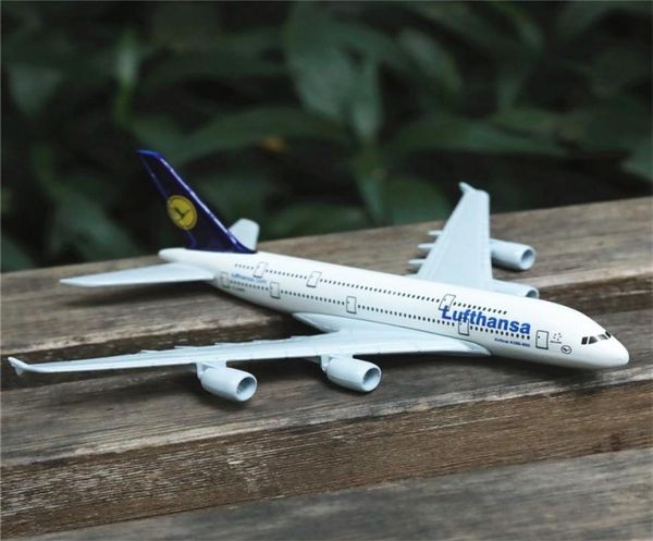 Alemanha Lufthansa Airlines A380 Aeronave Liga Diecast Modelo 15cm Aviação Colecionável Ornamento de Lembrança em Miniatura 2206303609132