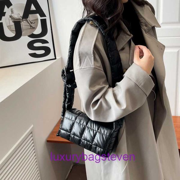 Borse tote di design di lusso Negozio online Bottgss Ventss Cassette Nuova borsa piccola da donna Moda Cappotto in cotone edizione coreana Piumino bianco con logo reale