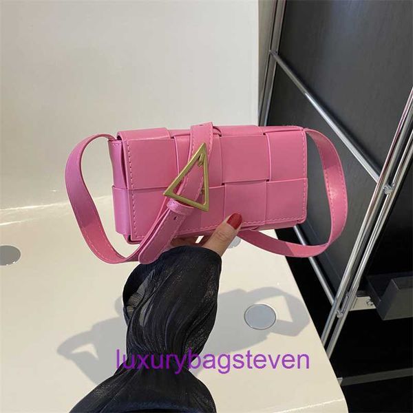 Bottgss Ventss Cassette borse tote firmate in vendita Borsa versatile monospalla da donna 2023 Nuova rete rossa intrecciata a mano a tracolla sul petto piccola con logo reale