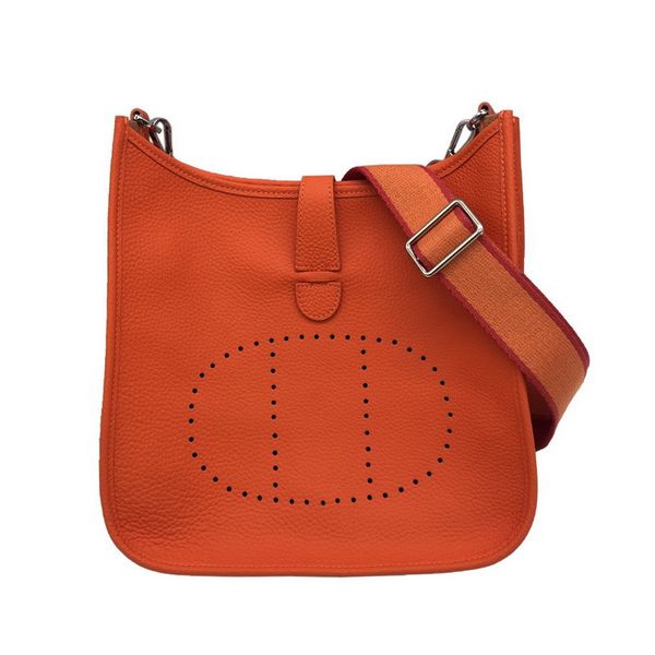 Знаменитая сумка Плетеная сумка из рафии, мини-сумки на плечо с очаровательным клапаном, негабаритная сумка с магнитной пряжкой, женская дизайнерская летняя соломенная сумочка a91