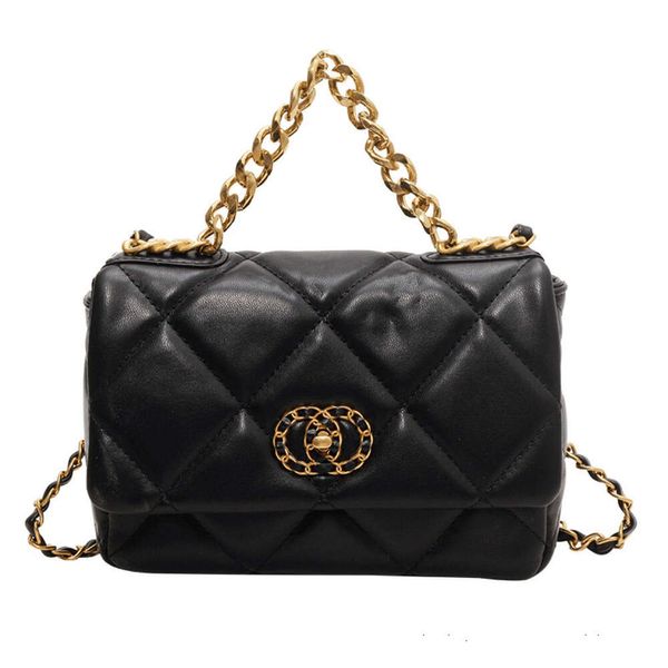 Shoppen Sie Factory Wholesale Cloud Bag Small Fragrance Wind Handbag Chain Ribbed Grid Womens Real Leather New