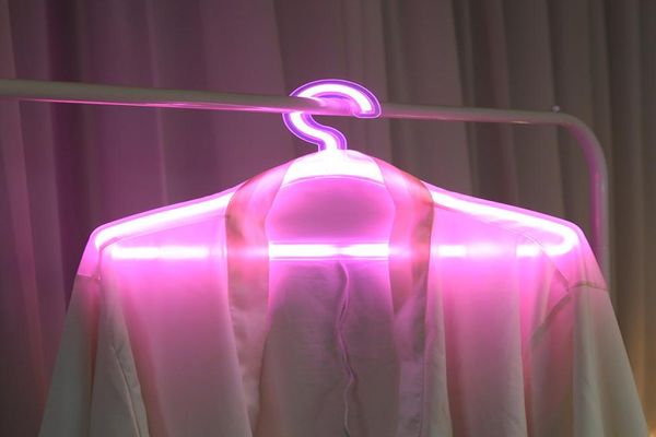 Yaratıcı Led Giyim Askısı Neon Hafif Giysiler Asker Ins Lamba Teklifi Romantik Gelinlik Dekoratif Giyim Rafı 116 P25612761