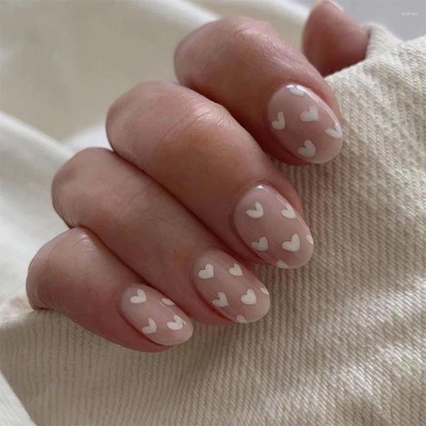 Накладные ногти Носимые французские множественные белые сердечки Набор обнаженных цветов Нажмите на короткие овальные простые классические искусственные накладные ногти с клеем