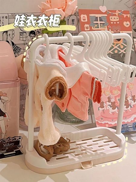 Casa de bonecas simulação plástico miniture boneca roupas rack organizador cabide para boneca roupas exibição rack acessórios brinquedos 240305