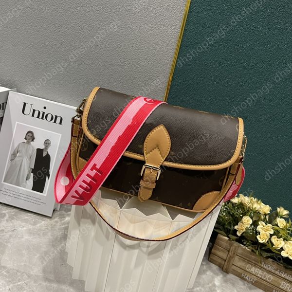 Damentasche Pferdetasche Damen Single Shoulder Skew Straddle Bag Messenger Bag Verstellbarer Schultergurt Skew Echtes Ledermaterial 01