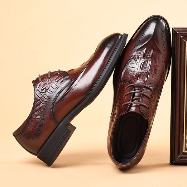 2024 Scarpe eleganti con strato superiore sneakers pelle bovina stile britannico uomo d'affari scarpa in vera pelle des chaussures Schuhe scarpe zapatilla Outdoor Moda escursionismo scarpe da ginnastica