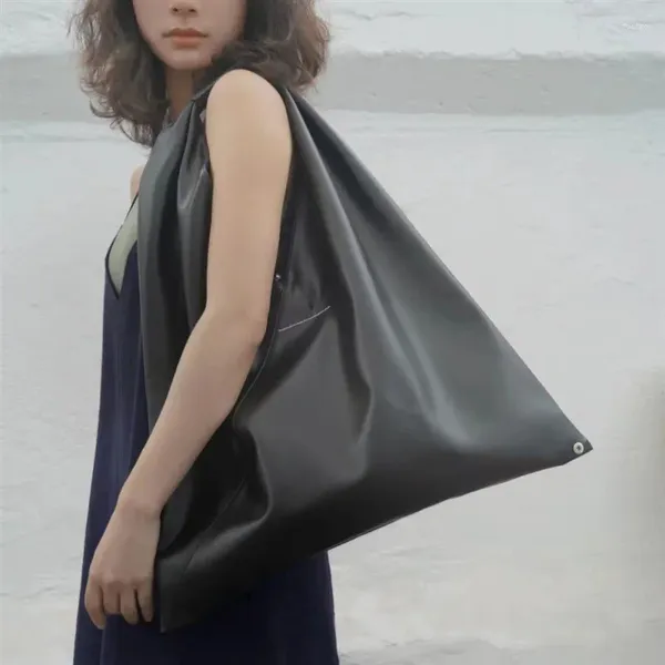 Zaino M Six Borsa tote triangolare in pelle di vacchetta con borse monospalla di grande capacità di alta qualità 2024 Geniune Leather